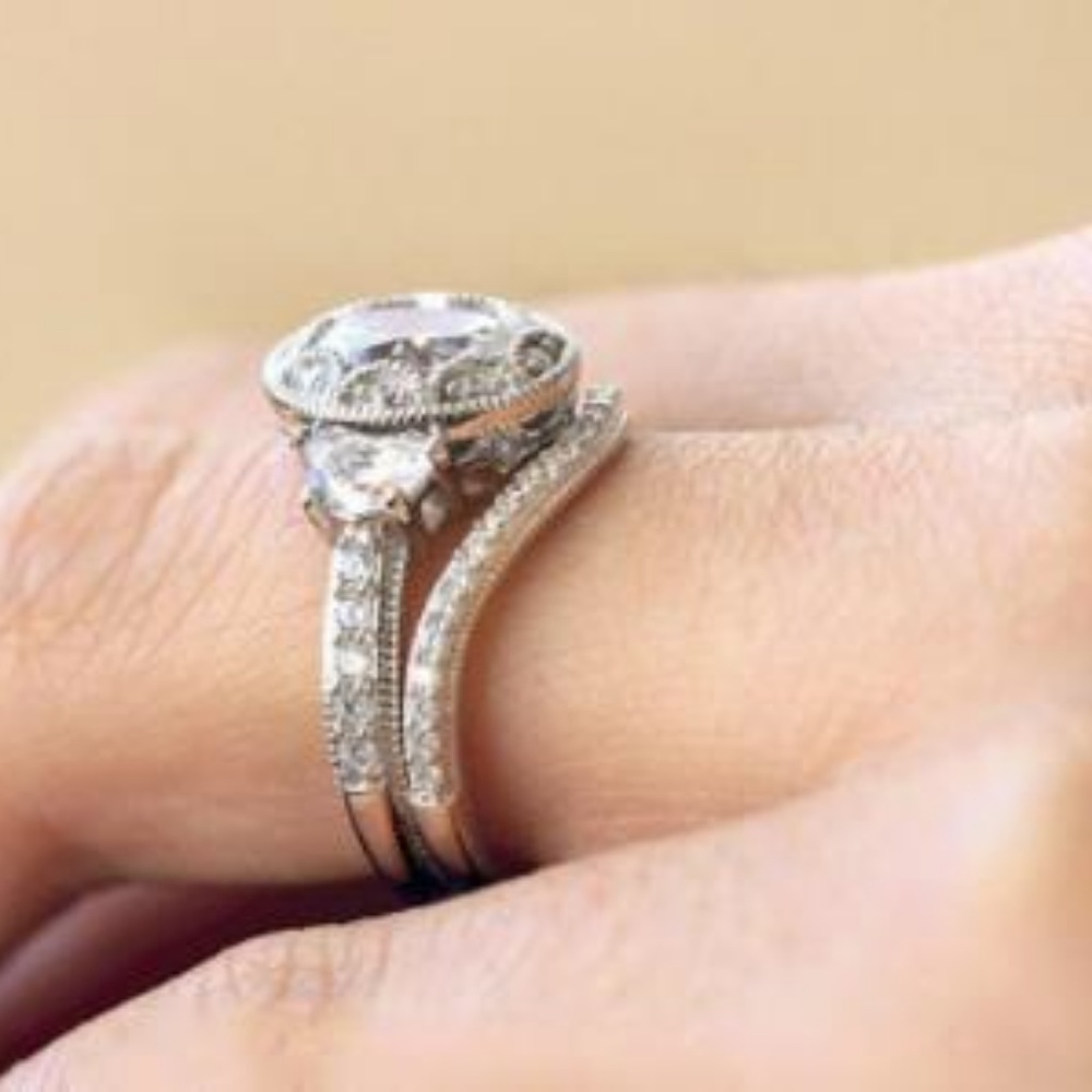 NEW 925 Silver Diamond Oval Cut Halo Ring Set - Picture 6 of 6